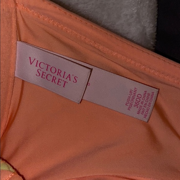 VS Bra - Picture 3 of 3